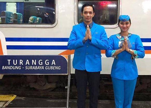 https://cdn.idntimes.com/content-images/post/20180322/kereta-3-2cb9ba3a22fa91d199a3c144e64c7c9e.JPG
