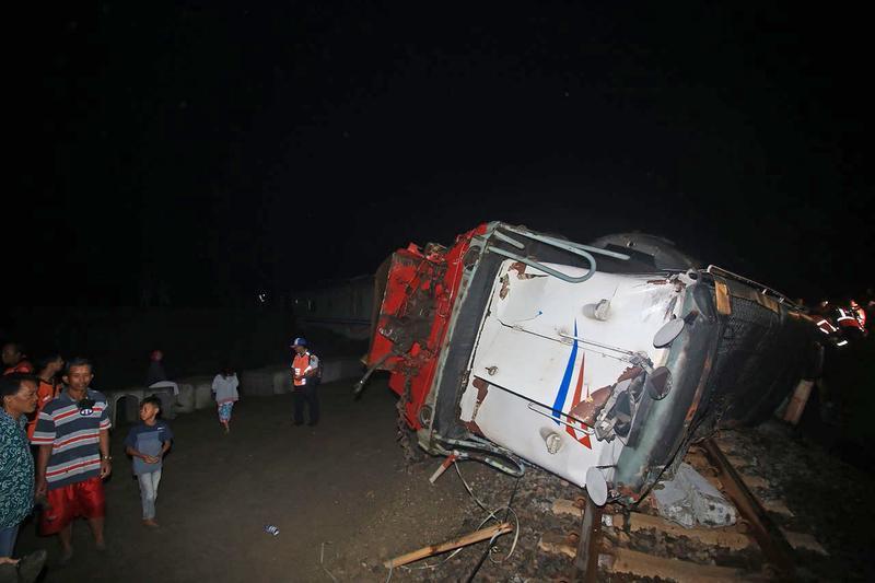 https://cdn.idntimes.com/content-images/post/20180408/kereta-sancaka-2-4c951898f93861bc51d7af8d426a9623.jpg