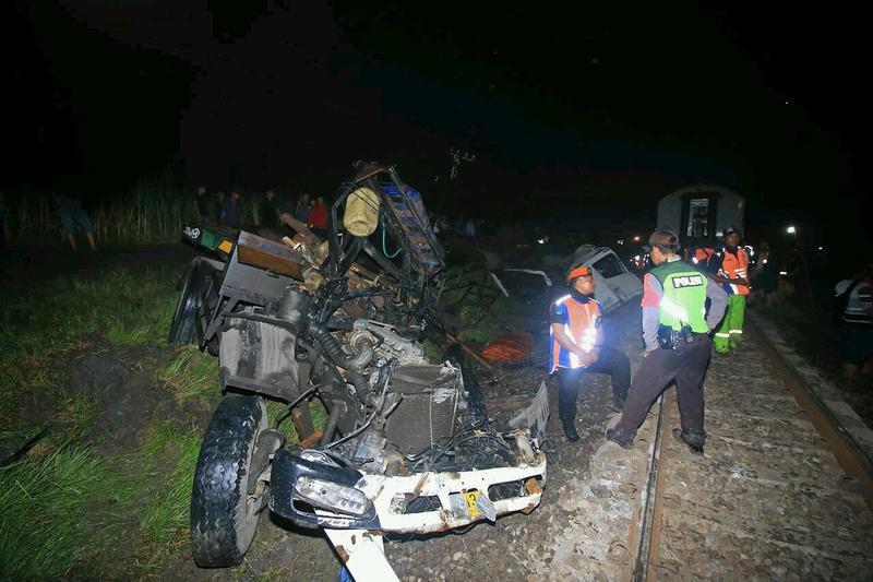 https://cdn.idntimes.com/content-images/post/20180408/kereta-sancaka-3-97dfd954ca04059dce7123b26ac16eb3.jpg