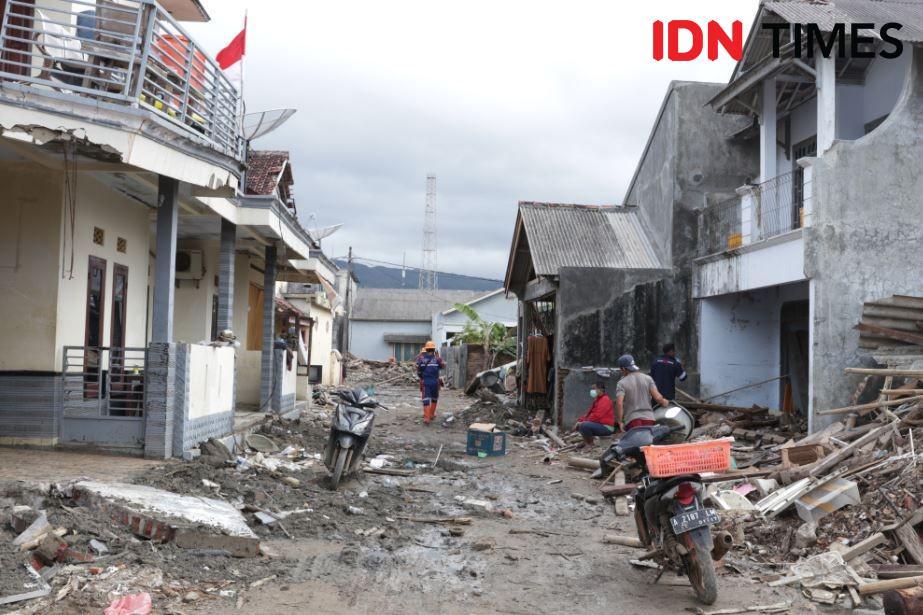 https://cdn.idntimes.com/content-images/post/20181229/kondisi-terkini-pasca-tsunami-banten9-549d3305b138ac14ac298e10f988af59.JPG