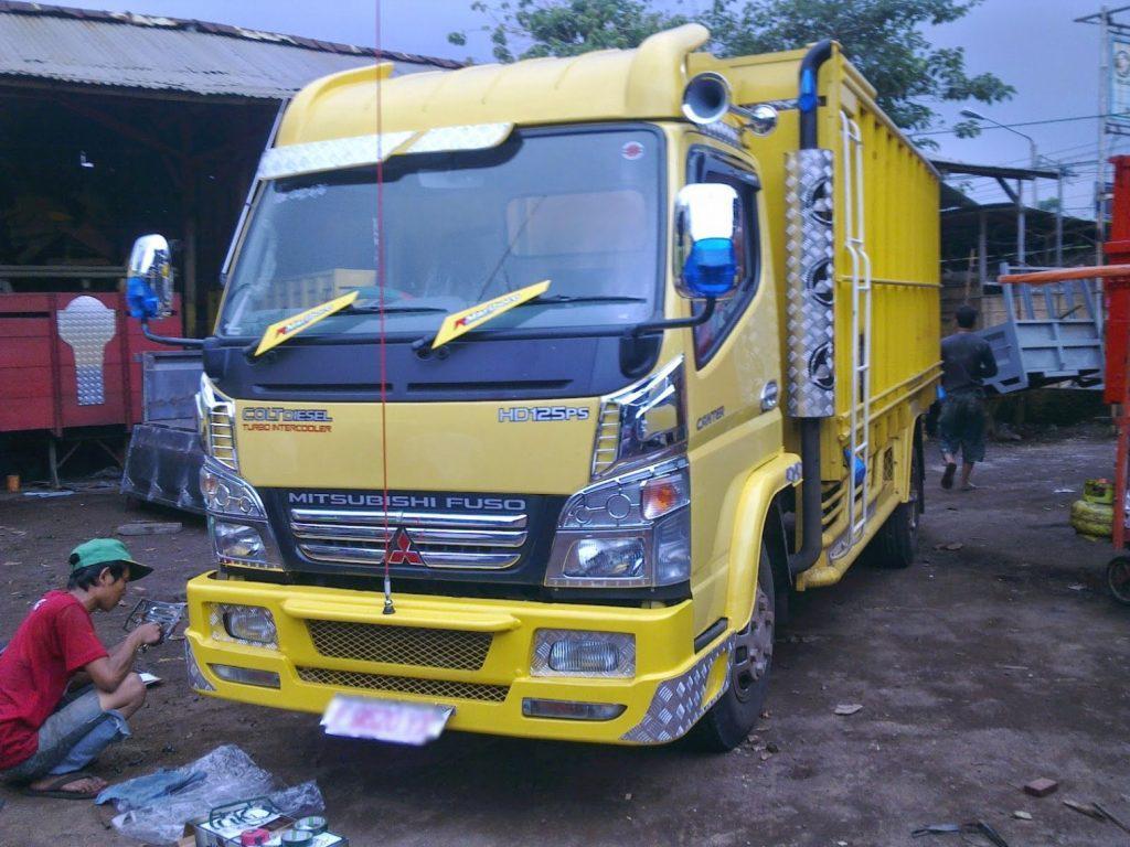 https://cdn.idntimes.com/content-images/post/20180116/kumpulan-foto-modifikasi-truk-indonesia-terbaru-modif-motor-mobil-wow-modifikasi-mobil-truk-yang-bikin-mata-melirik-62b573489449ffae3897a4c3371b3e89.jpg