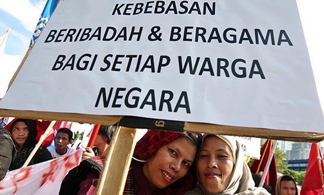 http://cdn.idntimes.com/content-images/post/20151211/liberal-bebas-agama-20150116-132400-4479353efc77b3f0f4b3f5171460408e.jpg