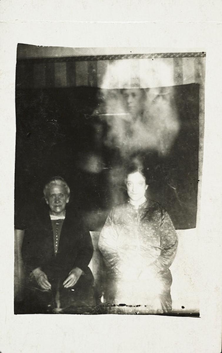 https://cdn.idntimes.com/content-images/post/20161207/lico-umershej-zhenshchiny-pojavilos-semejnoj-fotografii-ed8b80da3e784ada6e19a640192c95fd.jpg