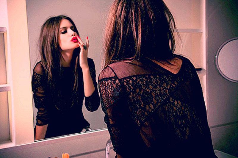http://cdn.idntimes.com/content-images/post/20160109/lipstick-merah-e283ba02924e0d5cee1bc69a71960e91.jpg