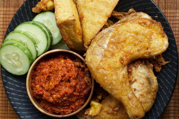 http://cdn.idntimes.com/content-images/post/20151112/makanan2-ae26605416b643ae6c44babf301fa0f0.jpg