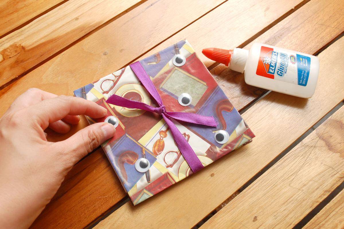 https://cdn.idntimes.com/content-images/post/20160906/make-an-accordian-scrapbook-step-10-9d18cf0f3f0d2635dd5ce88a393ab4f2.jpg