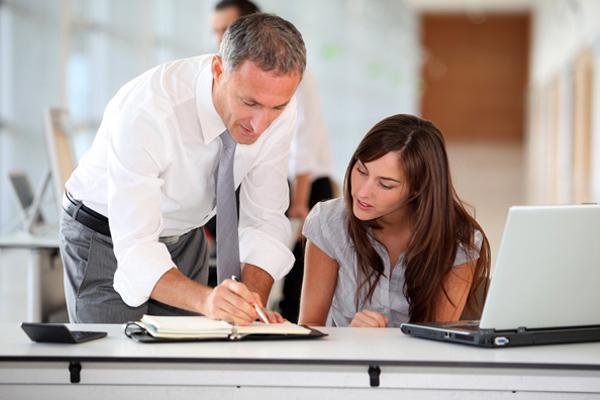 https://cdn.idntimes.com/content-images/post/20170510/manager-and-secretary-working-in-the-office-9cf3710668fe8b604c2f3b4cc61adcab.jpg