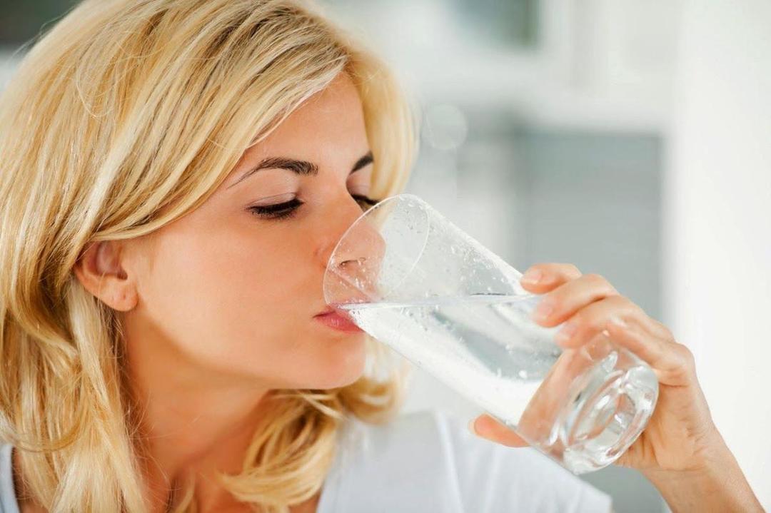 http://cdn.idntimes.com/content-images/post/20160506/manfaat-minum-air-putih-a2d6204581b64b01cc3474e7a98692f2.jpg
