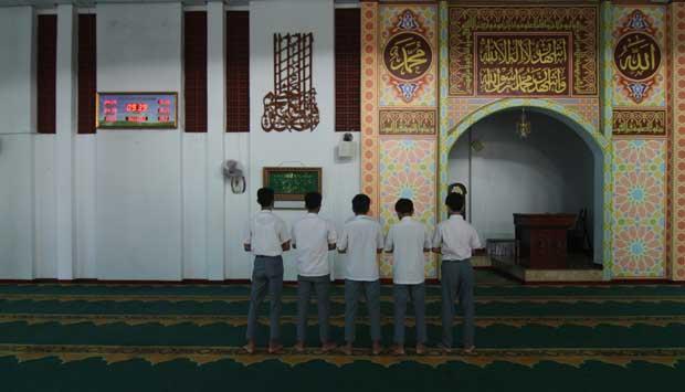 https://cdn.idntimes.com/content-images/post/20170519/masjid-jogokariyam-35ed4a1808617793d6a3a1332d833abc.jpg