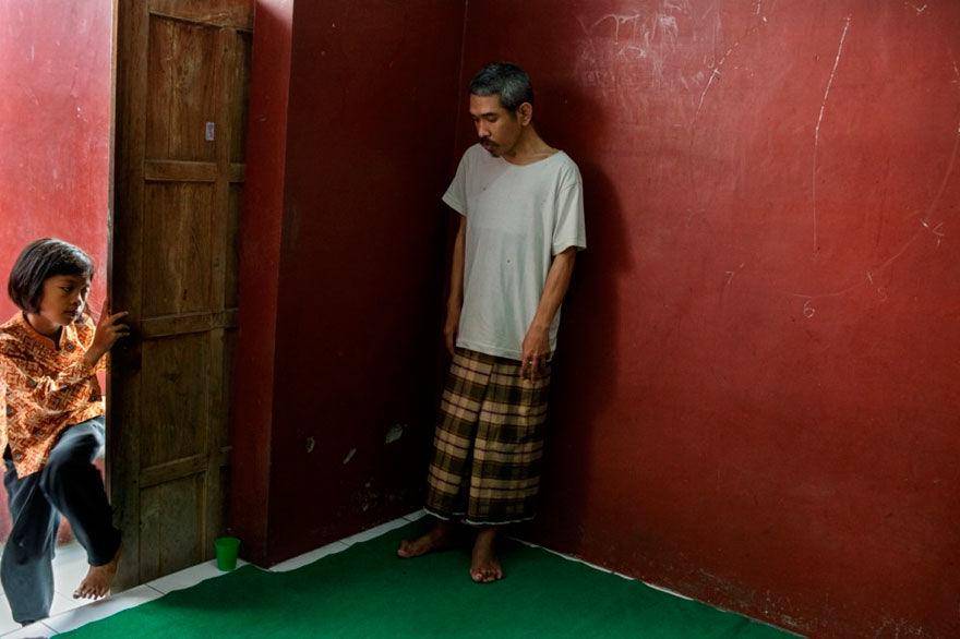 http://cdn.idntimes.com/content-images/post/20160315/mental-ilness-disorder-indonesia-andrea-star-reese-14-439f773cac1c1e5c28107c5b3a4dfc06.jpg