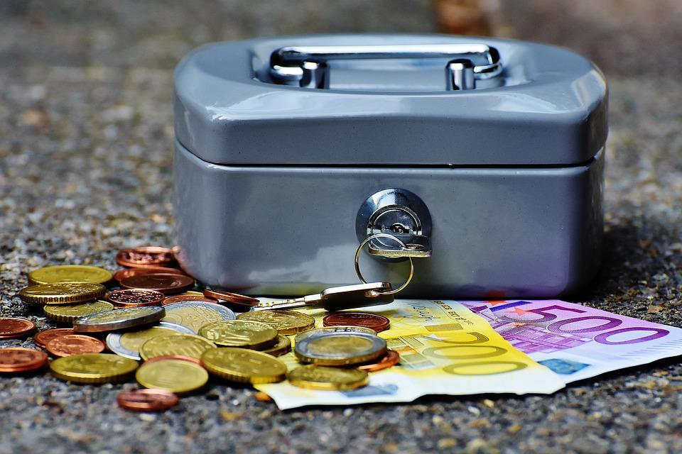 https://cdn.idntimes.com/content-images/post/20170113/money-ccd683d4417229cf551adfe5a8bc9ab7.jpeg