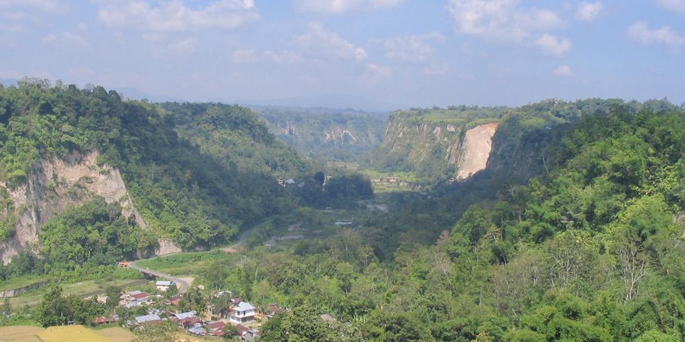 https://cdn.idntimes.com/content-images/post/20170816/ngarai-2-59d74ff3205ee8f2fd5441d7944101fa.jpg