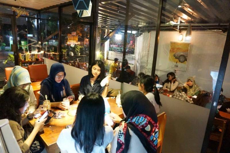http://cdn.idntimes.com/content-images/post/20160531/nongkrong-itu-penting-1970dba4eeb475ac62309dee74db9886.jpg