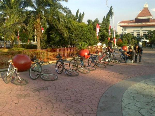 http://cdn.idntimes.com/content-images/post/20151221/nongkrong9-e212c51def4511947a1940de9221f0eb.jpg