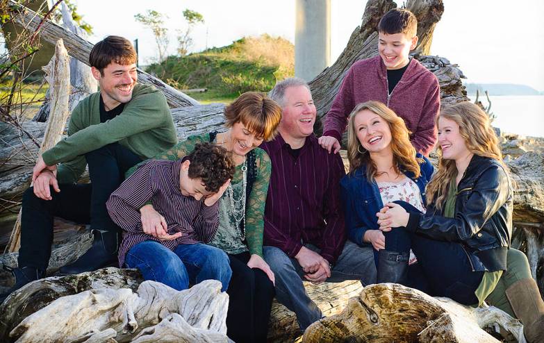 https://cdn.idntimes.com/content-images/post/20170621/novoty-family-laughjpg-d0c139ad6e0a2c73b9f20fa054026ad8.png