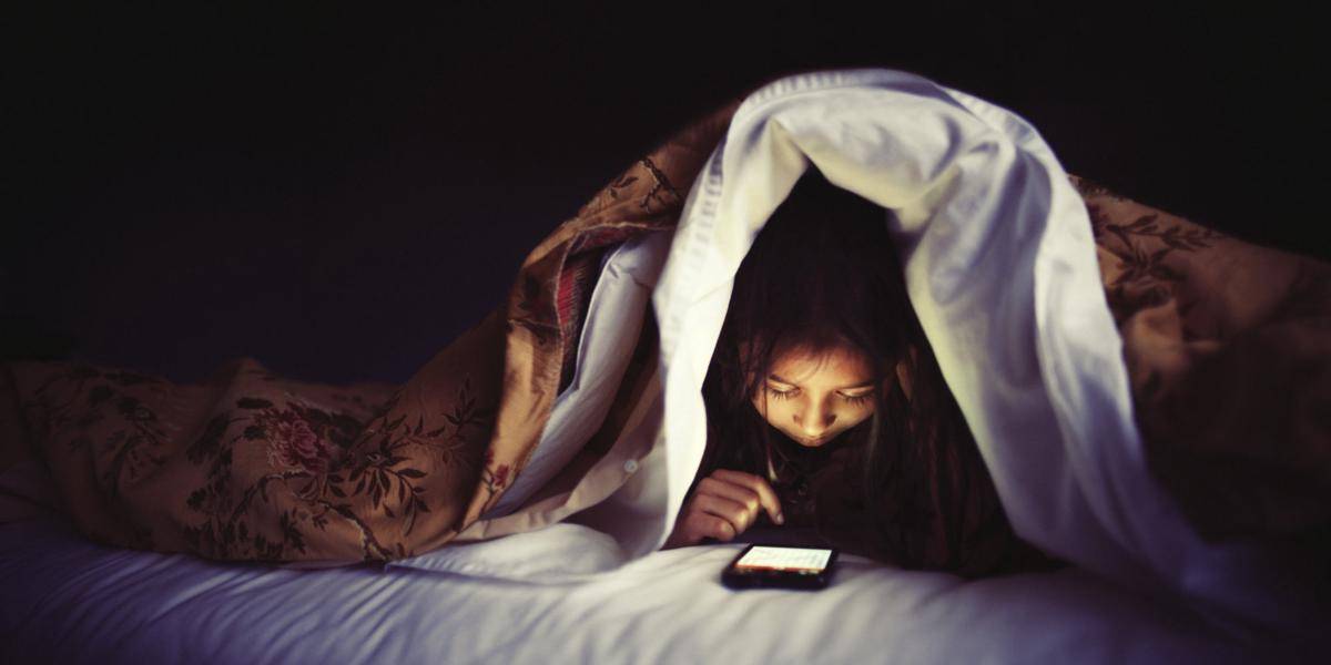 http://cdn.idntimes.com/content-images/post/20160418/o-kid-phone-sleep-facebook-2c22417217629a9dda48c38c9f2f9659.jpg