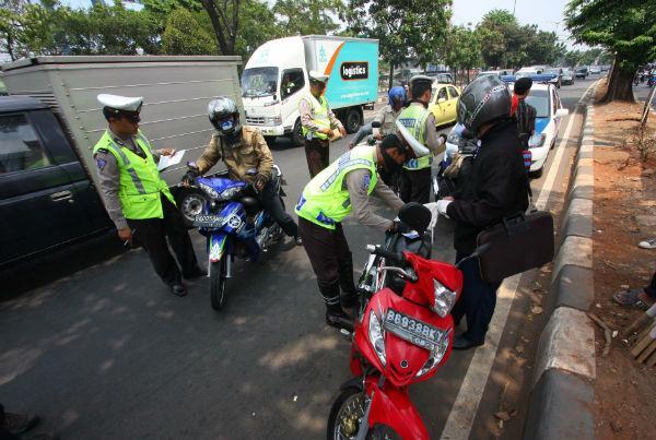 http://cdn.idntimes.com/content-images/post/20151015/operasi-zebra_edorusyanto.wordpress.com-w600-h1000.jpg