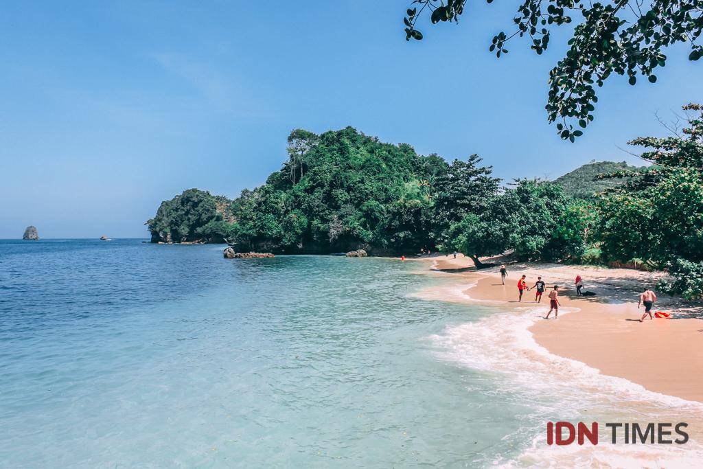 https://cdn.idntimes.com/content-images/post/20180107/pantai-3-warna-2-54fa12d5b72ca10ca5495b1cf25a7e9a.jpg