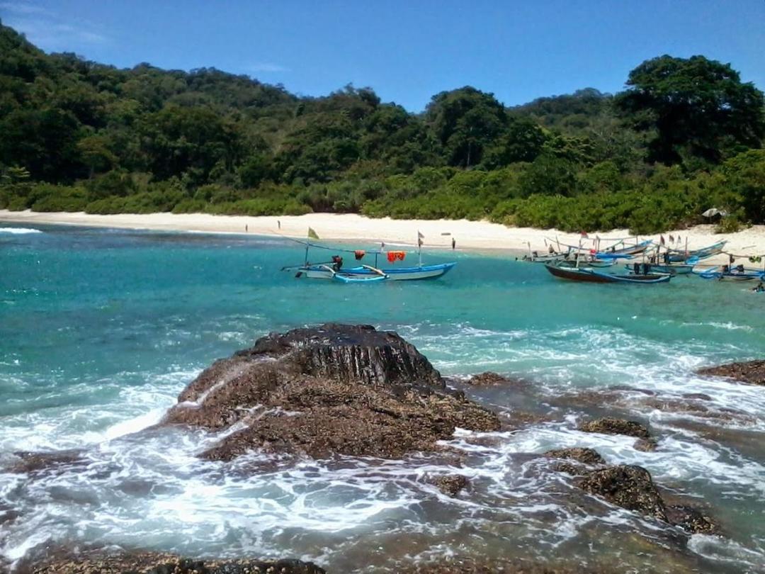 http://cdn.idntimes.com/content-images/post/20160301/pantai-wedi-ireng-1bp-blogspot-da30d273454639f3d4748d821a32b64b.jpg