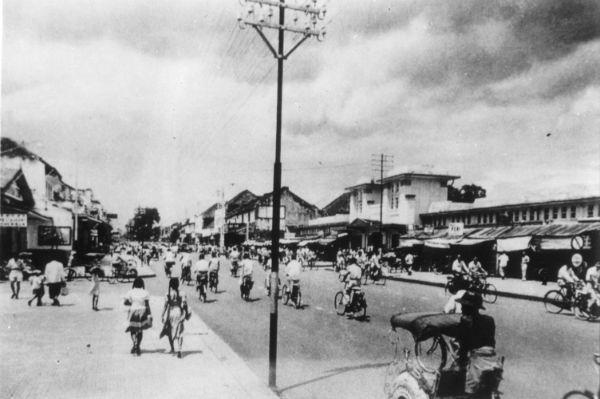 http://cdn.idntimes.com/content-images/post/20160318/pasar-beringharjo-denoverblogspotcom-w600-h1000-dc574e6152115d52844758c2572afcc4.jpg