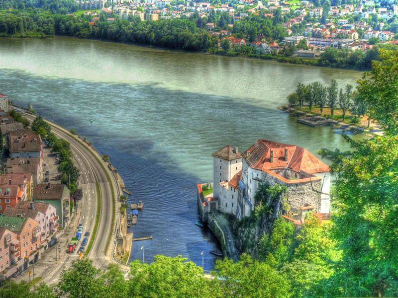 https://cdn.idntimes.com/content-images/post/20180107/passau-bavaria-germany-ilz-danube-and-inn-rivers-confluence-0a5f07e0548f1e887da15e3627d358c4.jpg