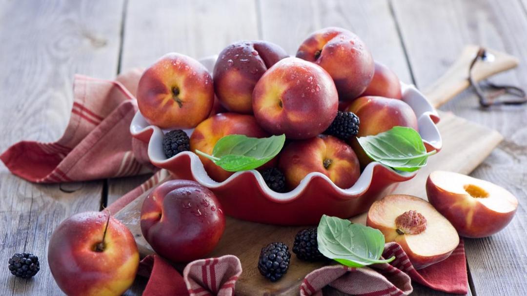 http://cdn.idntimes.com/content-images/post/20160531/peach-nectarines-with-blackberries-fruit-dish-wallpapersbyte-com-1366x768-cd2fb83fc02e540f7315c4cd0f499738.jpg