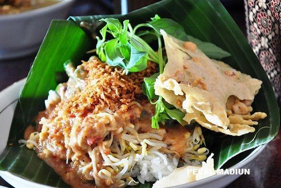 http://cdn.idntimes.com/content-images/post/20151118/pecel-e69b7f990a67defc821589bc6936d674.jpg