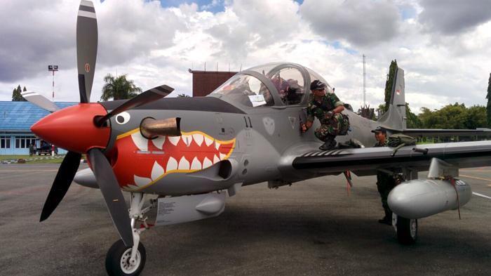 http://cdn.idntimes.com/content-images/post/20160211/pesawat-tempur-super-tucano-mendarat-di-lanud-syamsudin-noor-banjarbaru-2-20151214-142823-21a64cc16afd679b9ebe701aa984b905.jpg