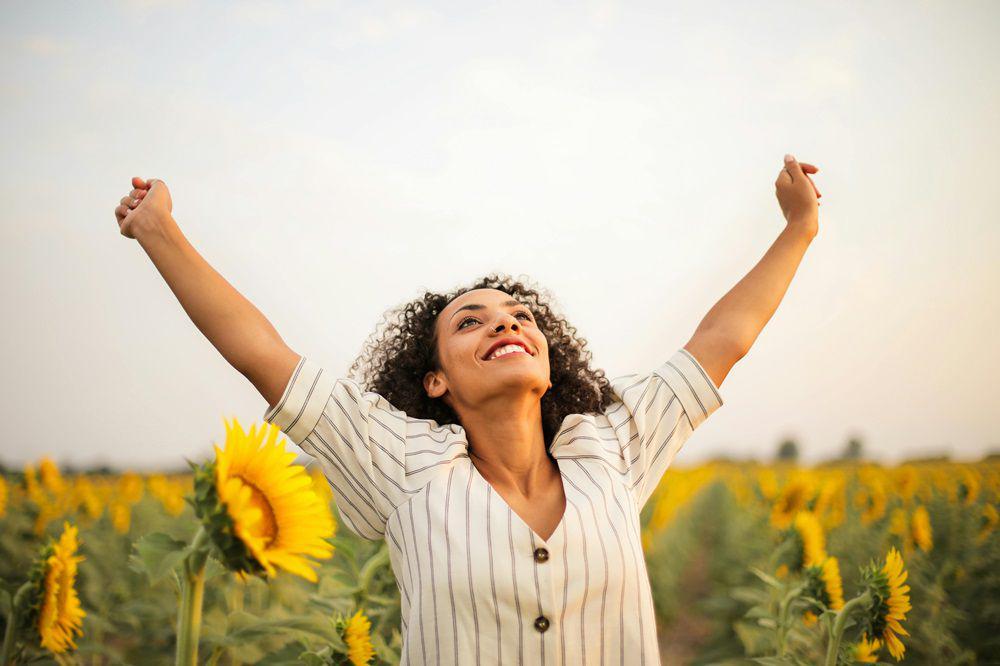 https://cdn.idntimes.com/content-images/community/2024/02/pexels-andrea-piacquadio-3756168-1-d6e159580b9bcca160df881773c7a2d4-cf26a709b601066ffe203ed45bffbe1d.jpg