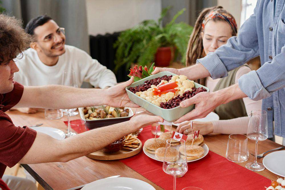 ilustrasi potluck party (pexels.com/Cedric Fauntleroy)