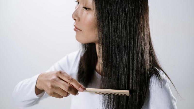 5 Tips Menjaga Kilau Rambut Saat Beraktivitas di Luar