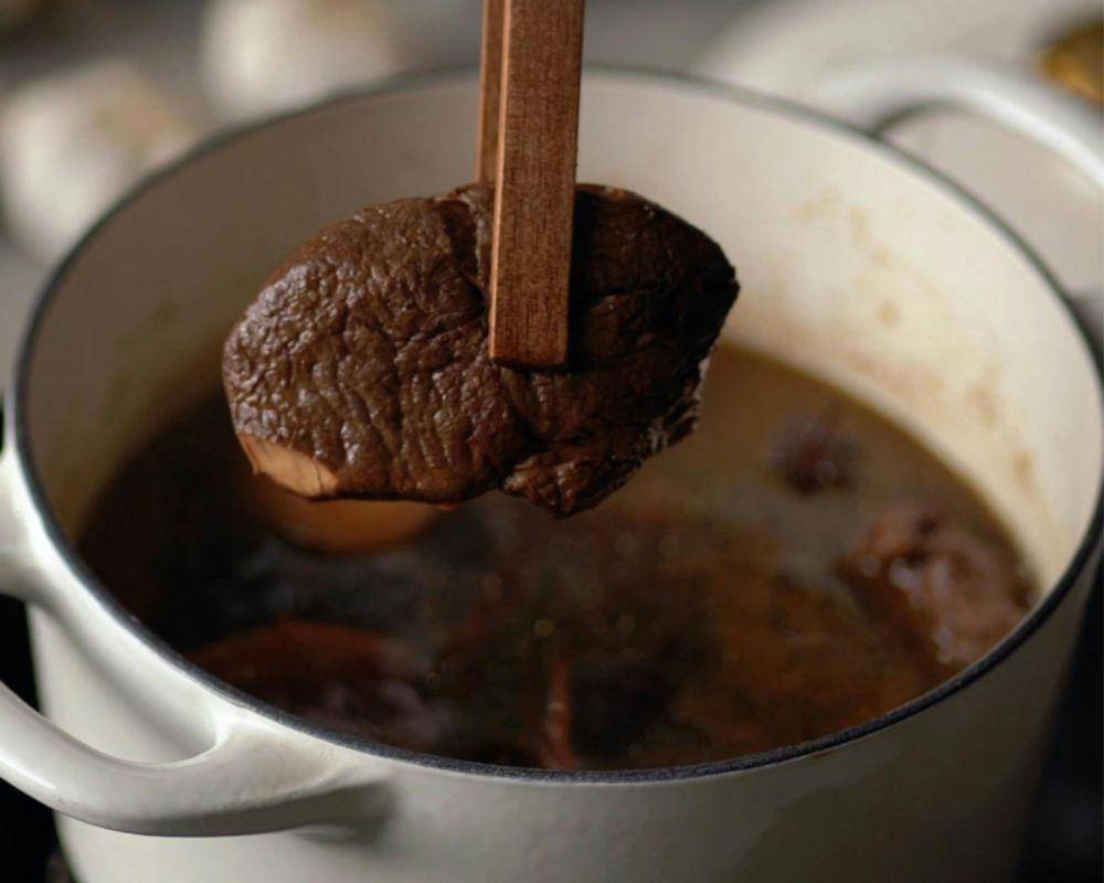 ilustrasi memasak semur daging (pexels.com/Lalada)