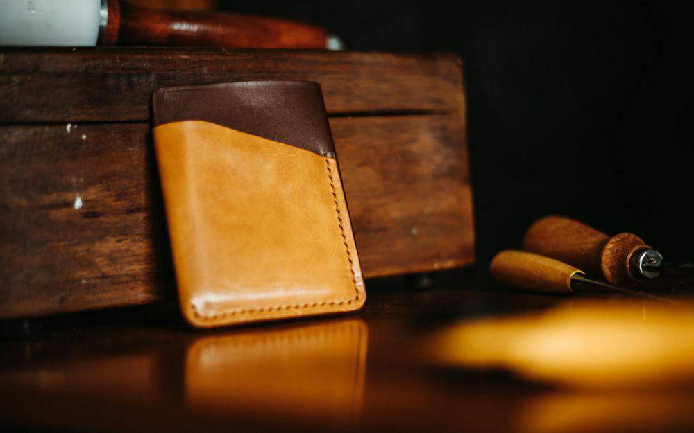 ilustrasi dompet kulit (pexels.com/Lantip)