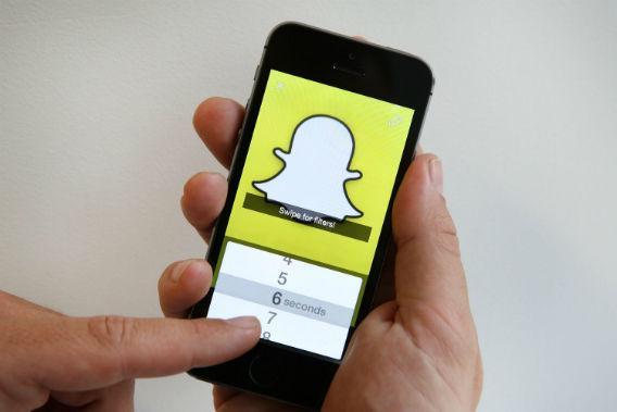 http://cdn.idntimes.com/content-images/post/20160119/poin2sosmed-snapchat-download-net-06e8bce741a65104cbf5386cbb7123a4.jpg