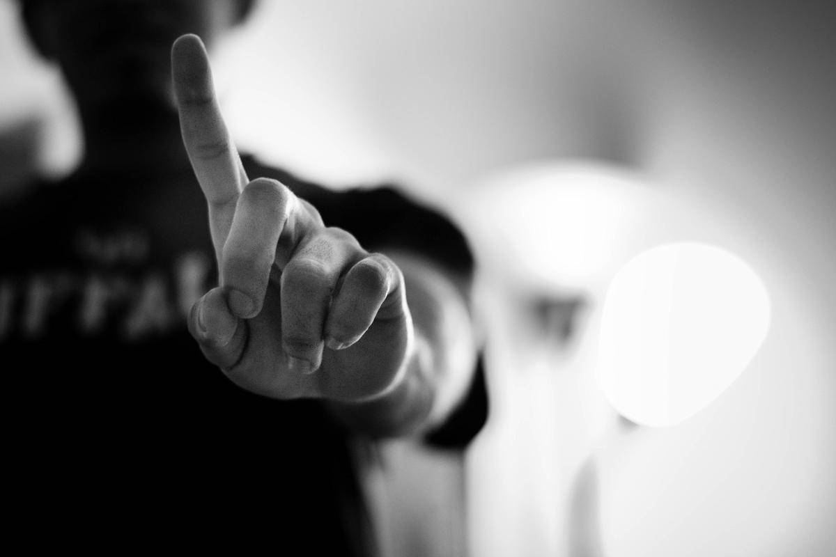 https://cdn.idntimes.com/content-images/post/20170510/pointfinger-23159a21a4334d68523b51003604df01.jpg