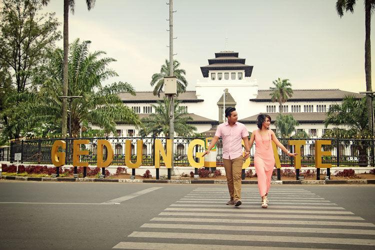 http://cdn.idntimes.com/content-images/post/20160215/preweddingbandung13-05f7ea6b1aa71816f15b77ab4ca25f25.jpg