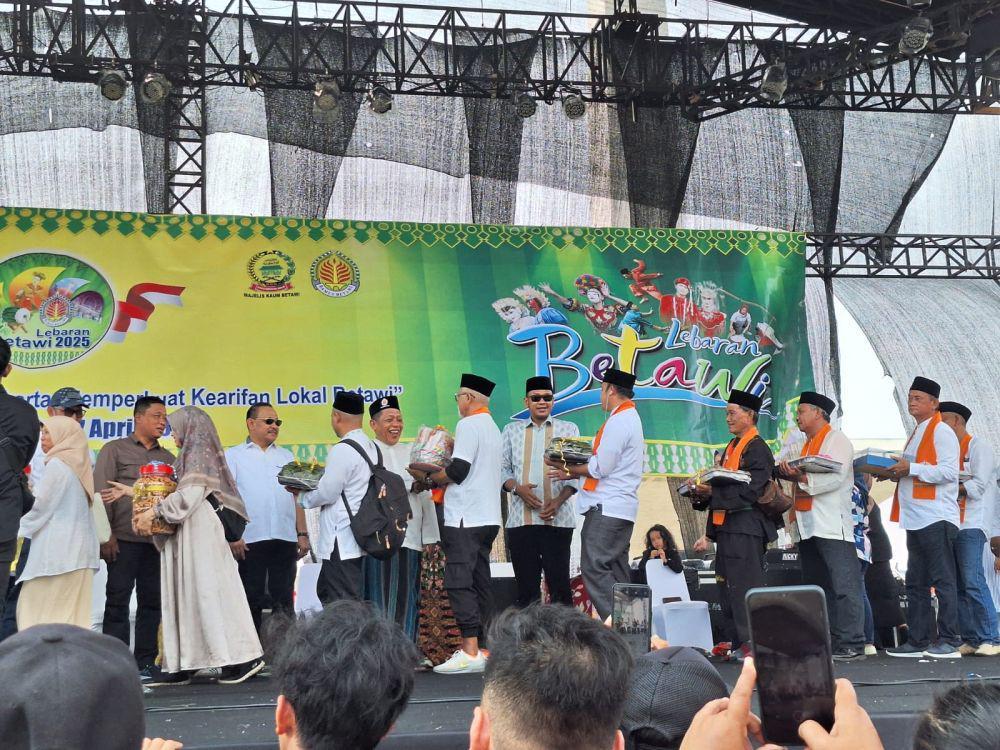 https://cdn.idntimes.com/content-images/post/20250427/prosesi-hantaran-2f7ee8ba3cc2b7c064c151c506f658d3.jpeg