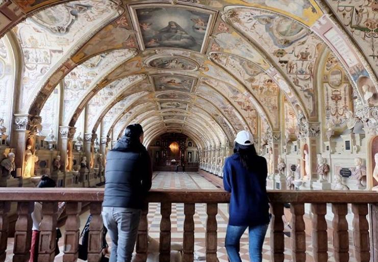 https://cdn.idntimes.com/content-images/post/20180319/residenz-munchen-munich-bb7e26bc24a3bae07dc6a6e9ecb1f13b.jpg