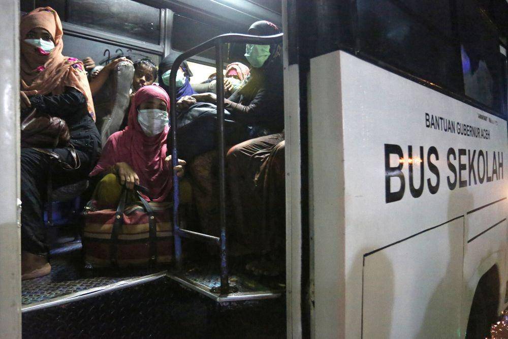 https://cdn.idntimes.com/content-images/post/20211231/rsz-antarafoto-evakuasi-pengungsi-rohingya-di-aceh-311221-syf-5-c41679922d60a23e9b84ba43abdc3a3d.jpg
