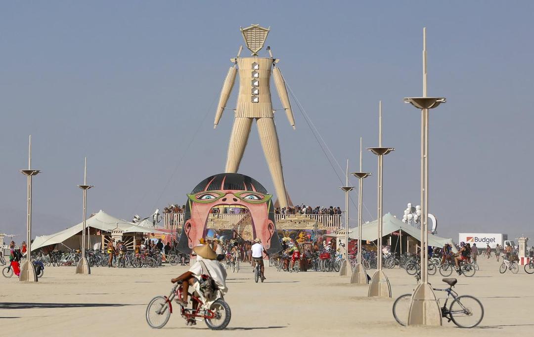https://cdn.idntimes.com/content-images/post/20171120/rt-burning-man2-ml-150903-4c3435de271b24798bd28d94c7231225.jpg
