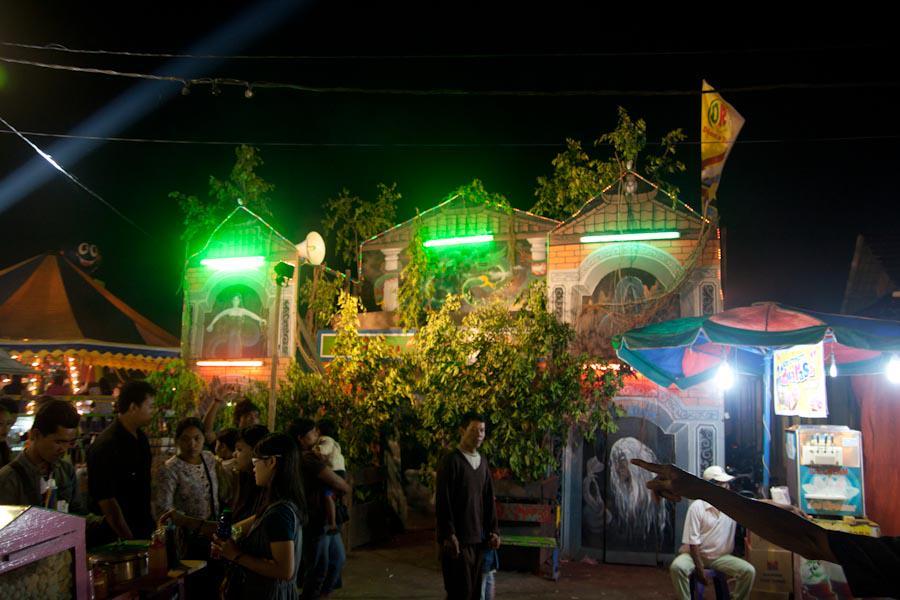 http://cdn.idntimes.com/content-images/post/20160602/rumah-hantu-12fc6aa5b1c48ae9d34e6abaa9461750.jpg