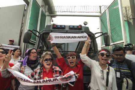 https://cdn.idntimes.com/content-images/post/20170510/rutan-ahok-ebe7fb0dbf61aa4eeb9691121e5610b3.jpg