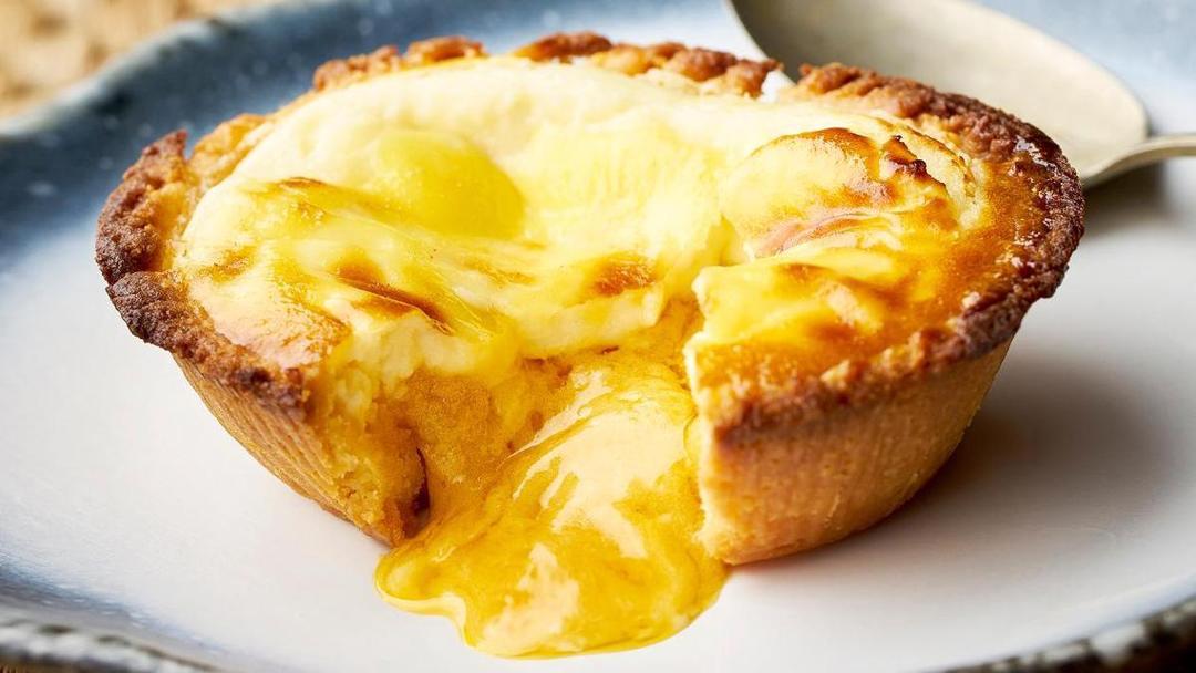 https://cdn.idntimes.com/content-images/post/20180504/salted-egg-lava-cheese-tart-50311537-350687fef6650d60b448b335eb609b67.jpg
