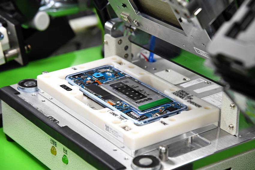 https://cdn.idntimes.com/content-images/post/20170426/samsung-galaxy-s8-14-ed31298665aa437e5897f7ca76c2e678.jpg