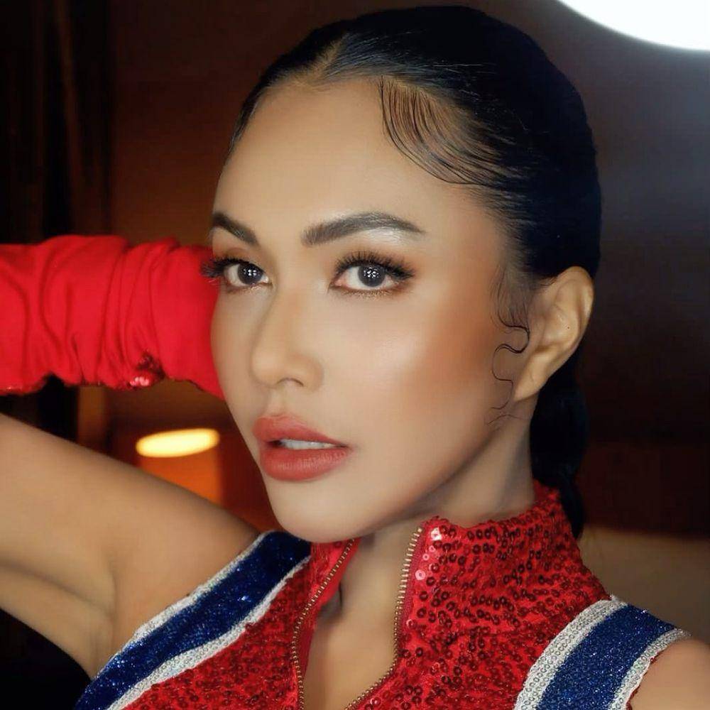 inspirasi makeup ala Denada Tambunan (instagram.com/denadaindonesia)