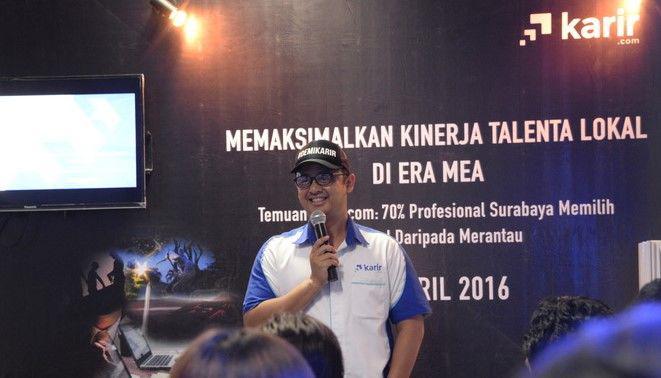 http://cdn.idntimes.com/content-images/post/20160427/sesi-presentasi-dino-martin-ceo-karircom-c364db45a041c1c39ac5027c4132b9c4.JPG