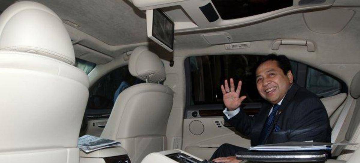 https://cdn.idntimes.com/content-images/post/20171121/setya-novanto-di-mobil-20151128-175403-b1f7a1096f45df9650e2e4af2903a2f8.jpg