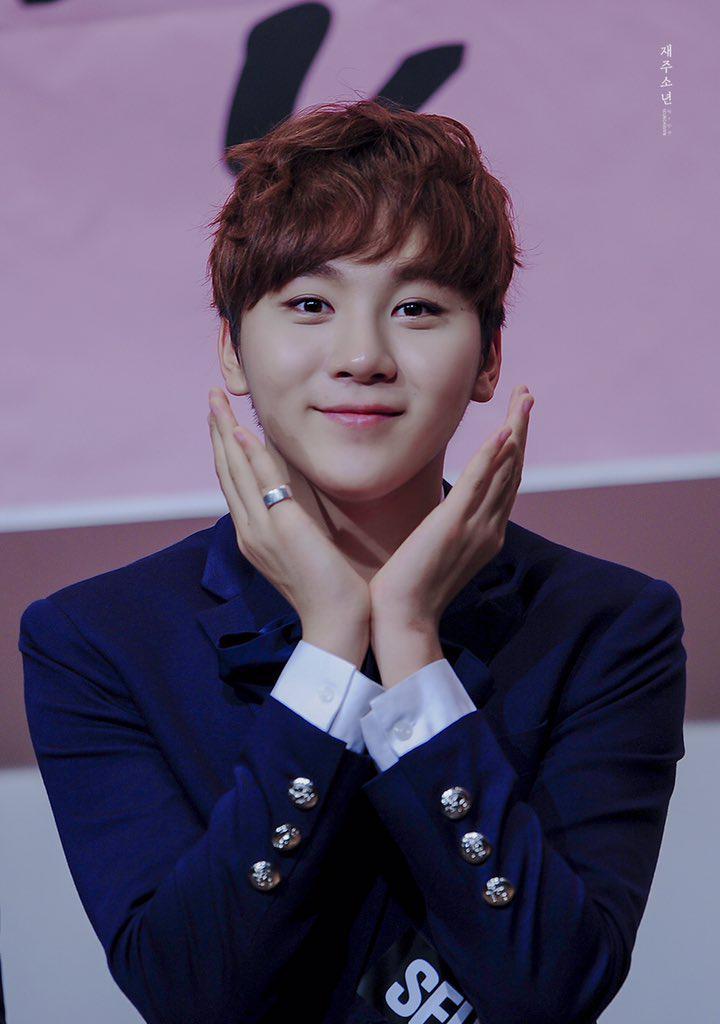 https://cdn.idntimes.com/content-images/post/20180129/seungkwan-seventeen-pin-da42e1c22b841fa8240f6eb0986dac3d.jpg