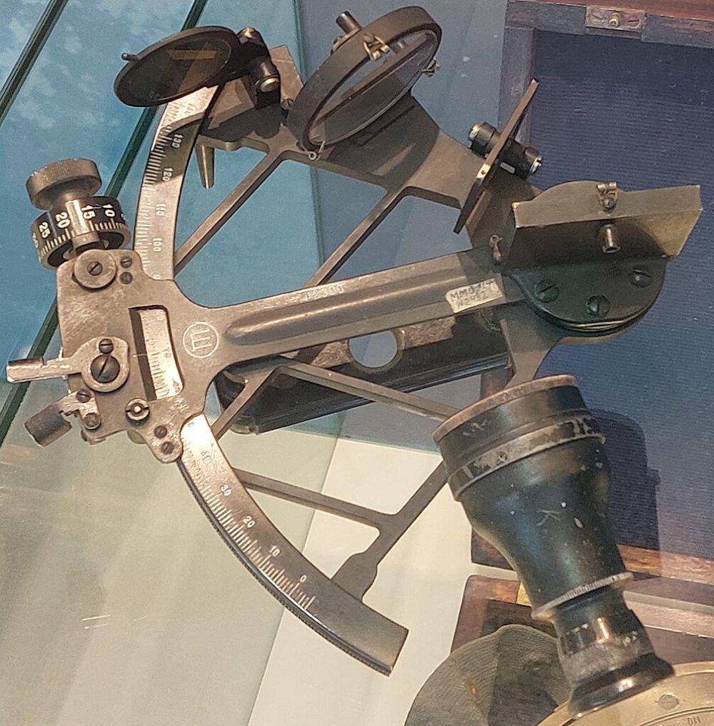 Sextant (commons.wikimedia.org/Ctac)