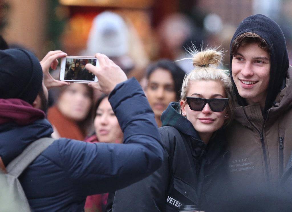 https://cdn.idntimes.com/content-images/post/20180516/shawn-mendes-hailey-baldwin-pda-in-toronto-photos-28-bc1ae0a5ac9b02ba3be909c0bece24a2.jpg